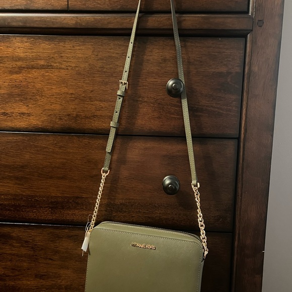 NWT Michael Kors Large Jet Set Olive Crossbody Bag - Picture 3 of 10